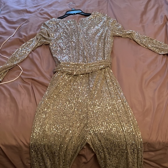 It’s an sparkly jumpsuit. Size: 10 Color:silver - Picture 3 of 3